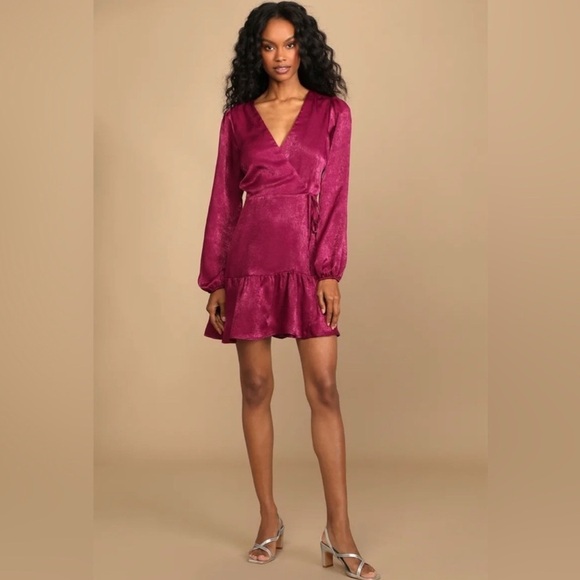 Lulus Dresses & Skirts - Lulus Wrap Dress Women's Small Purple Satin So Splendid Magenta Ruffled Hem New